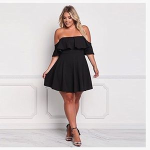 Black Dress, Off the Shoulders, Flattering, Plus Size, XL, New from Amazon